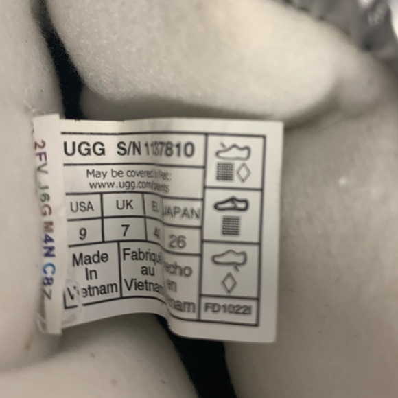 Ugg Yose Puffer Snow Boots - Picture 7 of 7